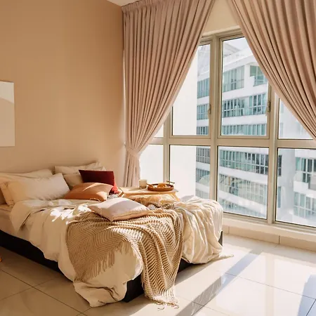 Naibnb In Regalia Residence Kuala Lumpur Exterior photo