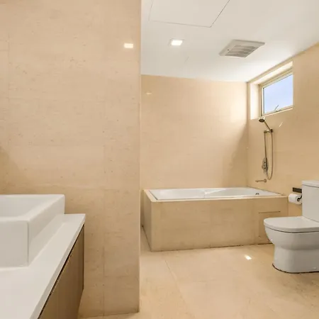 Naibnb In Regalia Residence Kuala Lumpur Exterior photo